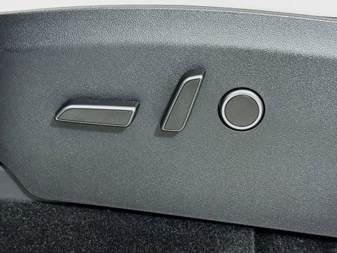 Used 2024 Tesla Model Y Long Range image 16