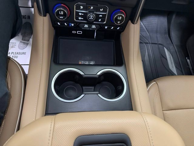 Used 2024 Chevrolet Suburban Premier w/ Advanced Technology Package AWD/4WD image 24