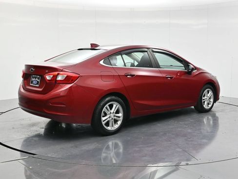 Used 2018 Chevrolet Cruze LT w/ Convenience Package FWD image 5