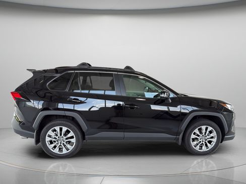 Used 2025 Toyota RAV4 XLE Premium FWD image 6