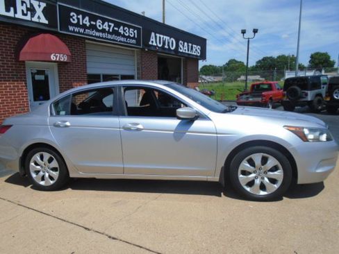 Used 2009 Honda Accord EX image 2