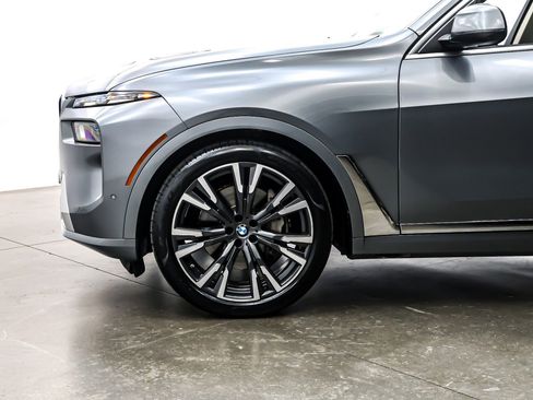 Used 2024 BMW X7 xDrive40i w/ Premium Package image 11