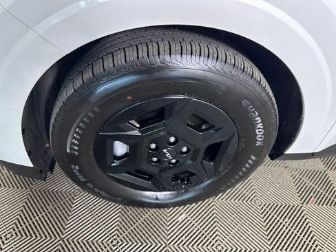 Used 2025 Kia Carnival image 10