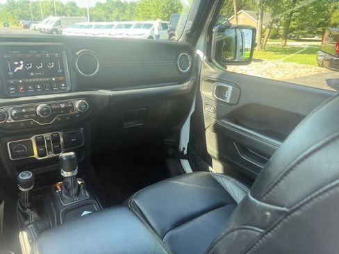 Certified 2019 Jeep Wrangler Unlimited Sahara AWD/4WD image 46