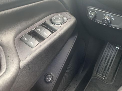 Used 2018 Chevrolet Equinox LT FWD image 10