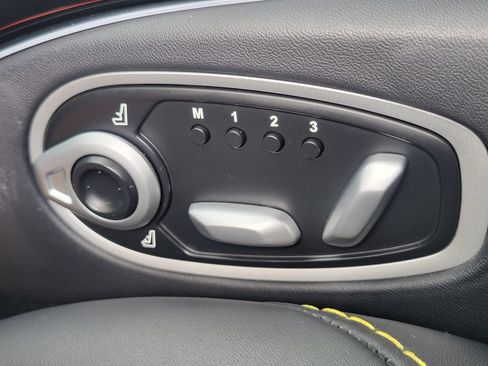 Used 2023 Aston Martin V8 Vantage Coupe RWD image 36