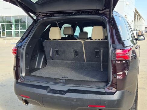 Used 2022 Chevrolet Traverse LT FWD image 27