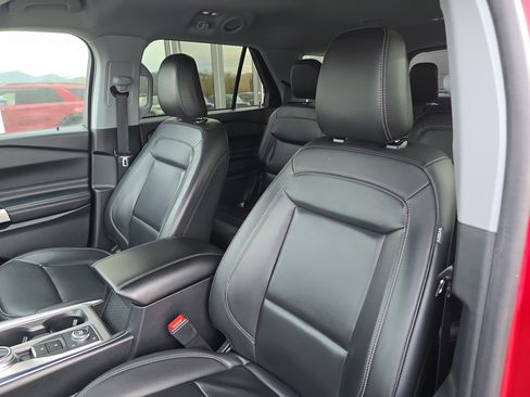 Used 2021 Ford Explorer XLT w/ Equipment Group 202A image 21