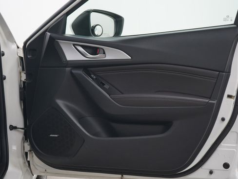 Used 2018 MAZDA MAZDA3 Touring FWD image 9