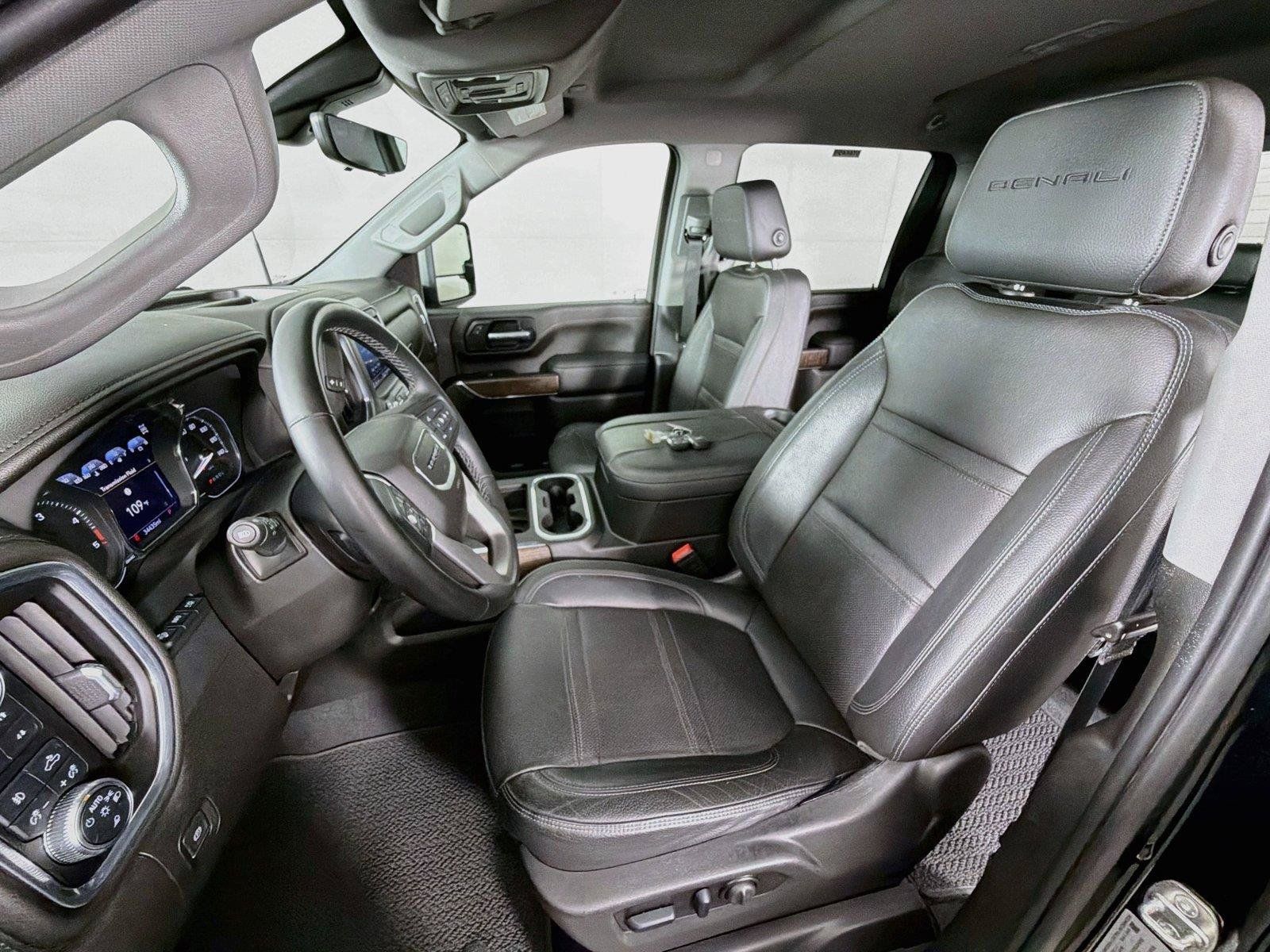 Used 2023 GMC Sierra 3500 Denali w/ Technology Package AWD/4WD image 2