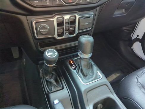 Used 2023 Jeep Gladiator Sport AWD/4WD image 9