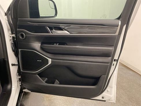 Used 2023 Jeep Wagoneer L 4WD w/ Premium Group I image 29