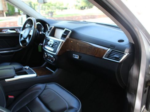 Used 2013 Mercedes-Benz GL 450 4MATIC image 21