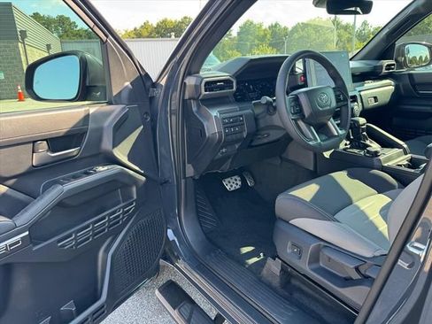 Used 2025 Toyota Tacoma TRD Sport AWD/4WD image 15