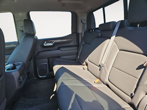 Used 2024 Chevrolet Silverado 1500 LT Trail Boss w/ Convenience Package II AWD/4WD image 13