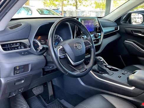 Used 2023 Toyota Highlander XLE image 17