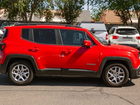 Used 2015 Jeep Renegade Latitude w/ Popular Equipment Group FWD image 4