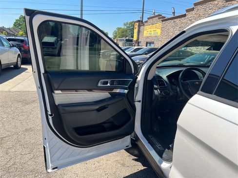 Used 2017 Ford Explorer Platinum AWD/4WD image 32
