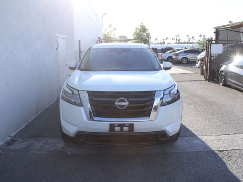 Used 2022 Nissan Pathfinder SV image 2