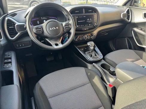 Certified 2025 Kia Soul LX FWD image 11
