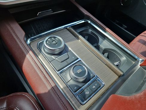 Used 2024 Ford Expedition Limited image 27