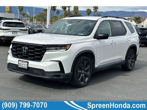 Used 2024 Honda Pilot Sport image 1