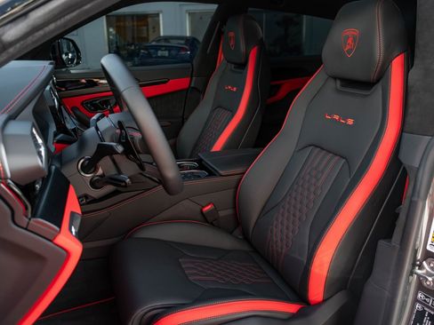 Used 2024 Lamborghini Urus S image 13