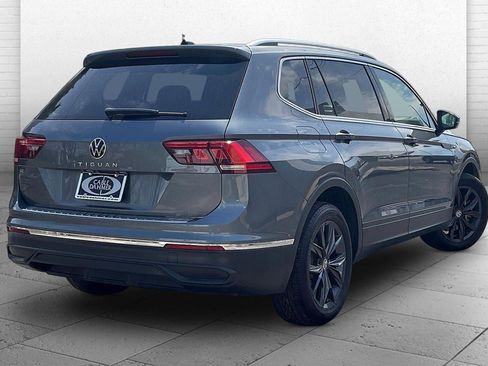 Used 2023 Volkswagen Tiguan SE w/ Panoramic Sunroof Package image 14