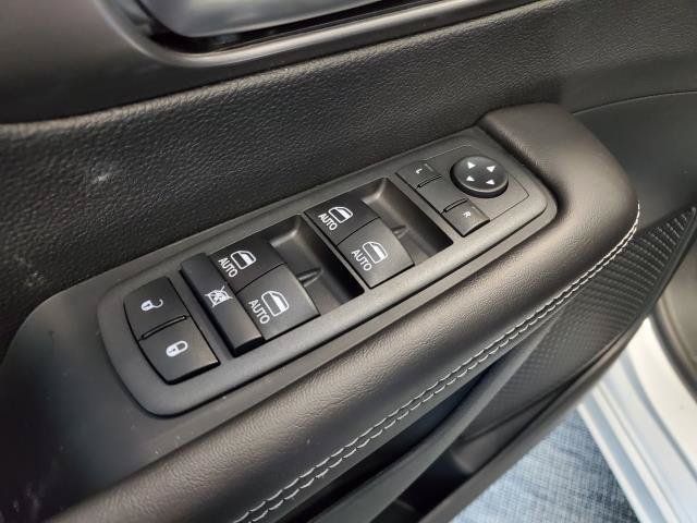 Used 2026 Chrysler Voyager LX FWD image 18