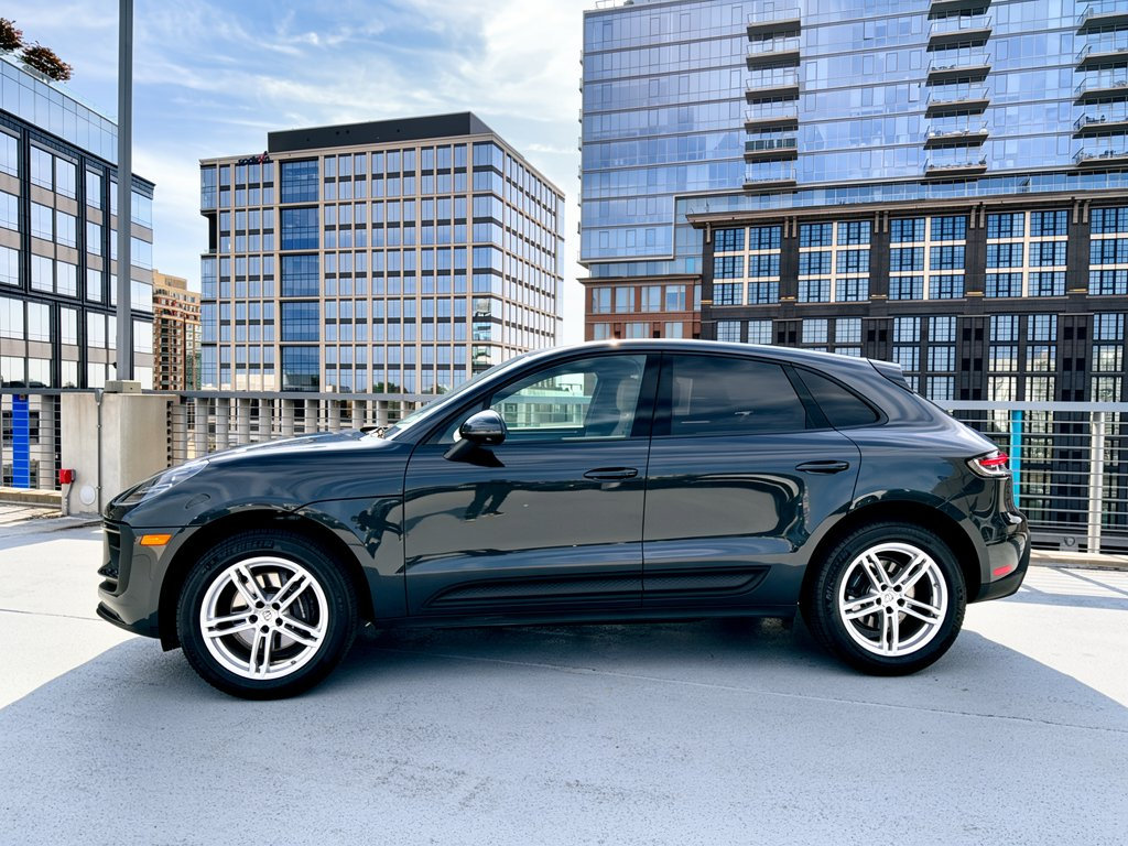 Certified 2024 Porsche Macan AWD/4WD image 2