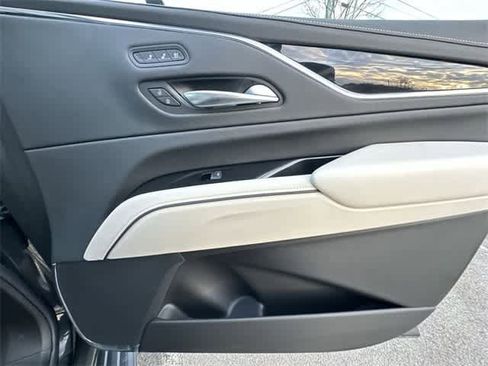 Used 2023 Cadillac Escalade Sport w/ LPO, ONYX Package image 26