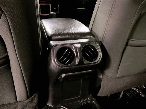 Used 2018 Jeep Wrangler Unlimited Sport image 32