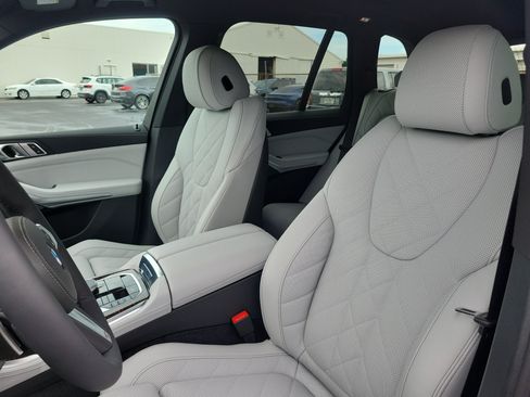 New 2026 BMW X5 xDrive40i w/ M Sport Package AWD/4WD image 17