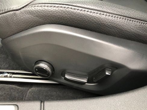 Used 2025 Volvo V60 B5 Cross Country Plus image 12