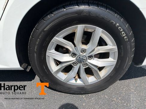 Used 2018 Volkswagen Passat 2.0T S w/ Driver Assistance Package FWD image 18