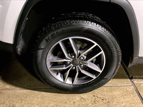 Used 2020 Jeep Grand Cherokee Limited w/ Luxury Group II image 35