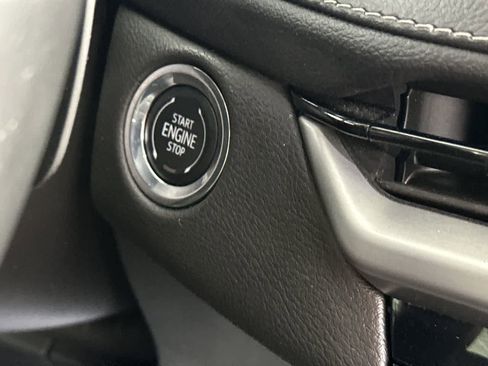 Used 2024 Cadillac XT4 Premium Luxury image 33