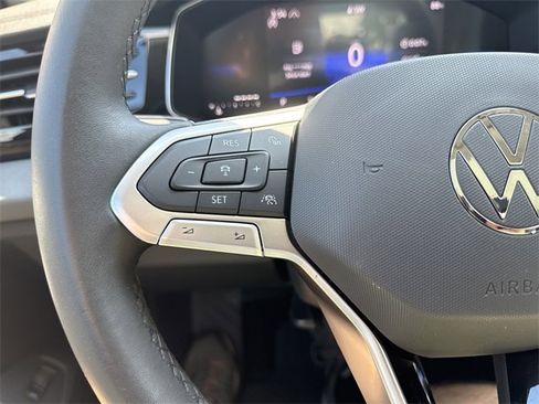 Used 2025 Volkswagen Jetta SE w/ Sunroof Package image 23