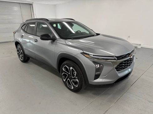 New 2026 Chevrolet Trax RS w/ Sunroof Package image 3