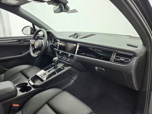 Used 2022 Porsche Macan image 13