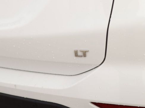 Used 2024 Chevrolet Equinox LT image 32