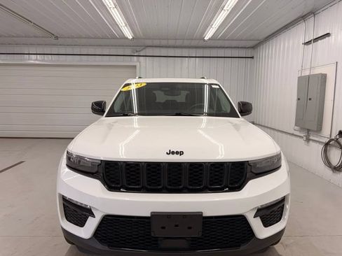 Used 2023 Jeep Grand Cherokee Limited w/ Black Appearance Package AWD/4WD image 2