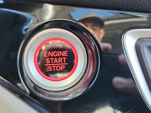 Used 2016 Honda Pilot Touring image 32