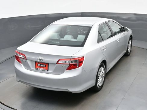 Used 2014 Toyota Camry LE FWD image 39