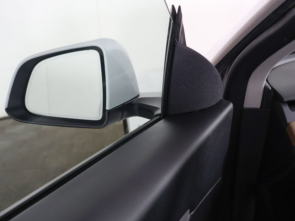 Used 2022 Tesla Model Y Long Range AWD/4WD image 36