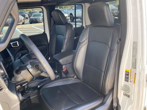 Used 2025 Jeep Gladiator Sport image 13