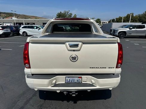 Used 2007 Cadillac Escalade EXT w/ Information Package AWD/4WD image 5