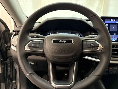 Used 2022 Jeep Compass Latitude FWD image 14