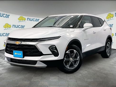 Used 2025 Chevrolet Blazer LT AWD/4WD image 3