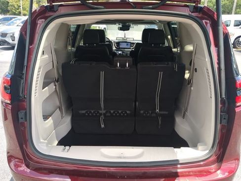 Used 2023 Chrysler Pacifica Touring-L FWD image 14